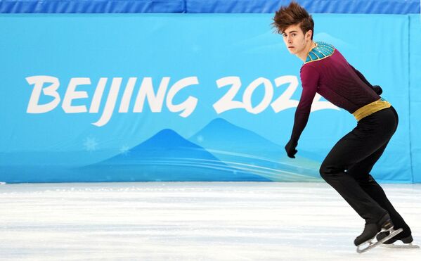 Jocurile Olimpice de la Beijing 2022 - În imagine a fost surprins sportivul și membrul Comitetului Olimpic Rus Mark Kondratyuk în timp ce evolua  la competiția de patinaj artistic masculin - Sputnik Moldova