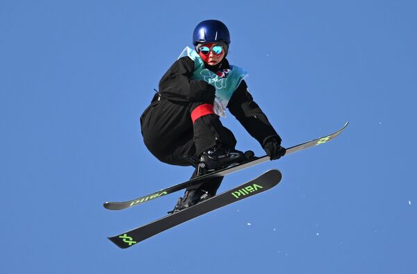 Jocurile Olimpice de la Beijing 2022 - În imagine este surprinsă sportiva Comitetului Olimpic Rus Anastasia Tatalina în finala probei feminine de schi - Sputnik Moldova