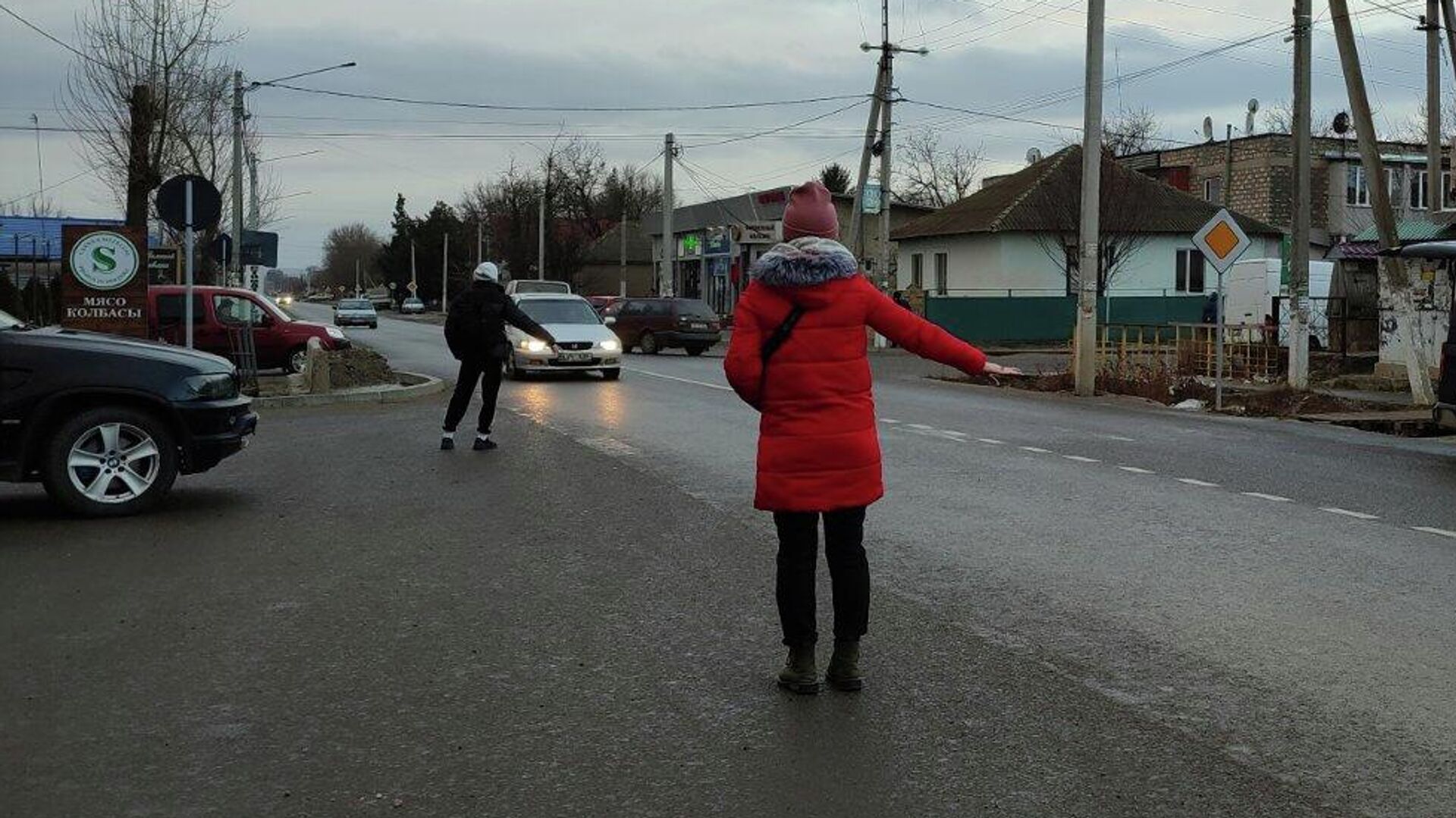 Жители Конгаза голосуют на обочине дороги - Sputnik Молдова, 1920, 09.02.2022