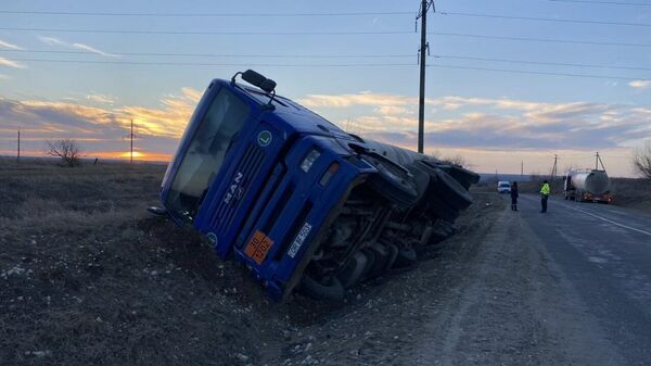 Camion cu benzină s-a răsturnat la Taraclia   - Sputnik Moldova