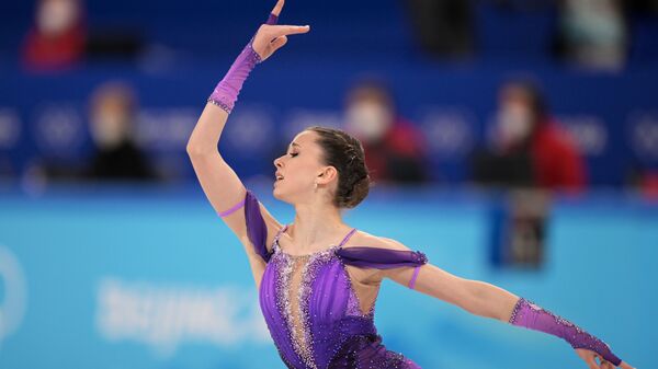 Российская спортсменка Камила Валиева выступает с короткой программой в женском одиночном катании командных соревнований по фигурному катанию на XXIV зимних Олимпийских играх в Пекине - Sputnik Молдова