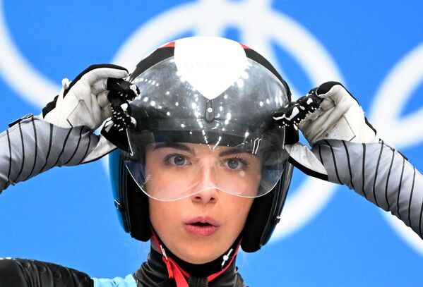 Ханна Прок (Австрия) на старте третьего заезда соревнований по санному спорту среди женщин на одноместных санях XXIV зимних Олимпийских игр в Пекине - Sputnik Молдова