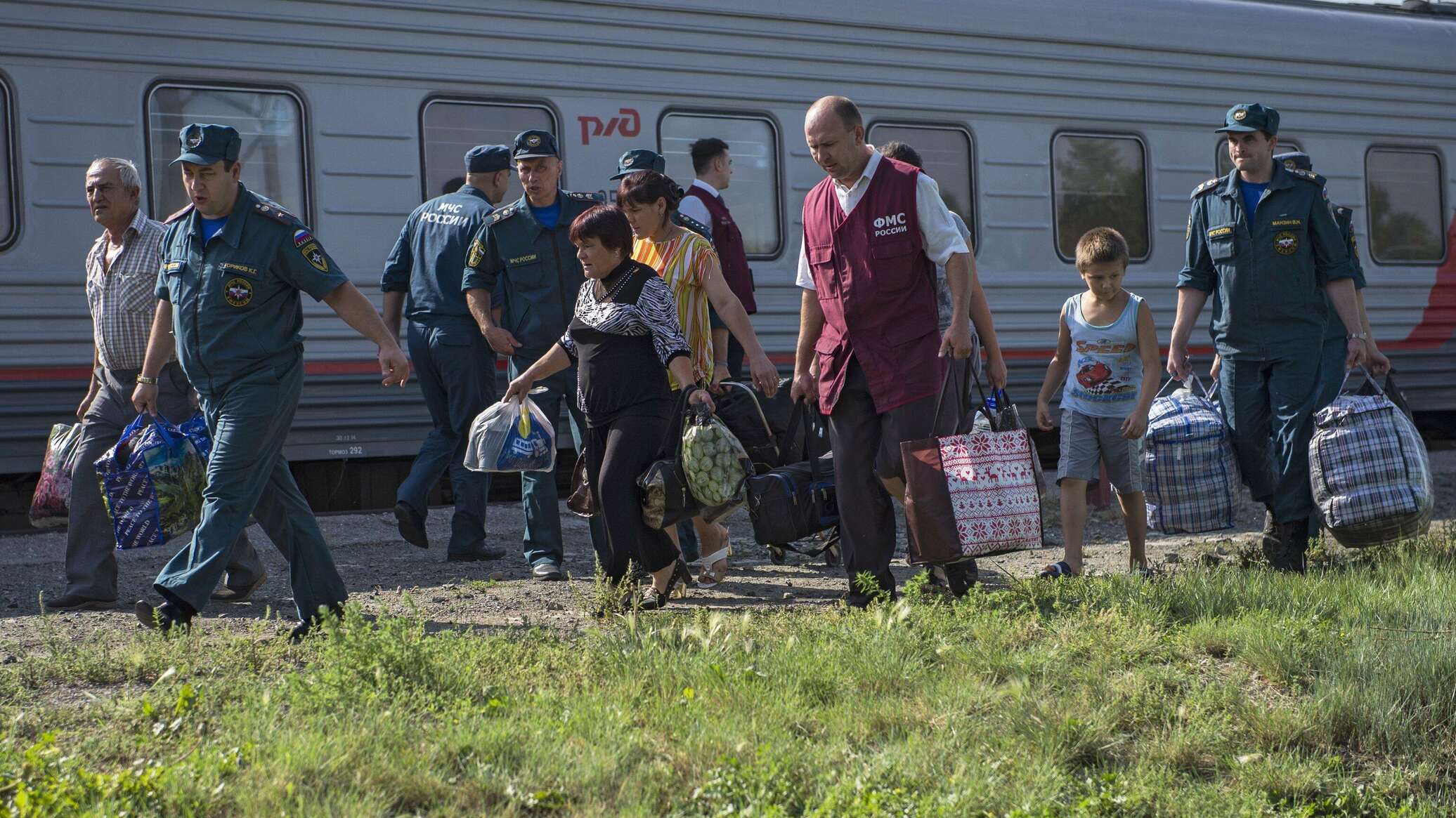 Переселенцы это. Вынужденные переселенцы. Беженцы в России. Вынужденные переселенцы в РФ. Миграционная служба беженцы Украины.