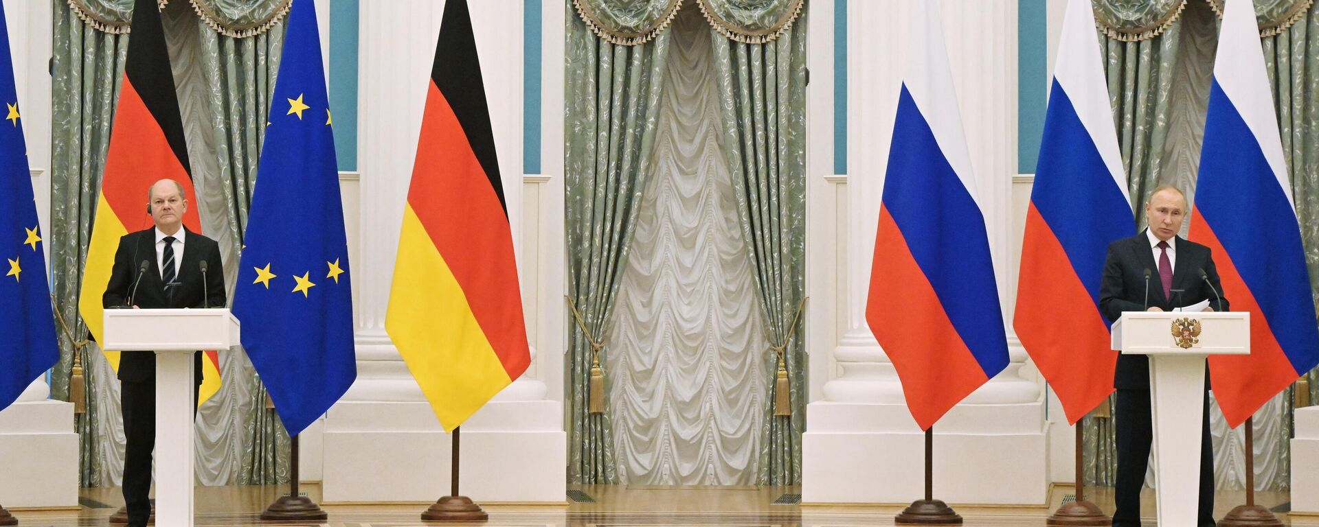 Президент РФ Владимир Путин и канцлер ФРГ Олаф Шольц - Sputnik Moldova-România, 1920, 16.02.2022