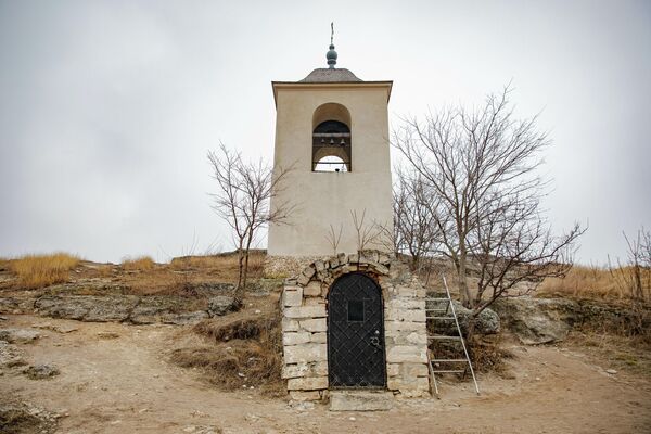 Intrarea în mănăstirea rupestră din Orheiul Vechi, cu hramul Adormirea Maicii Domnului - Sputnik Moldova