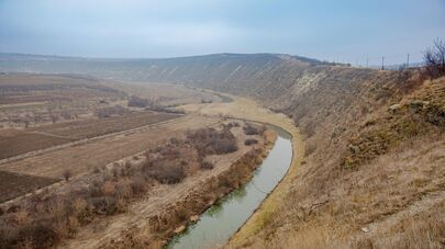 Călugărul din Moldova care locuiește izolat, în mănăstirea rupestră de la Butuceni