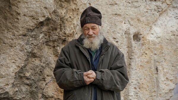 Călugărul din Moldova care locuiește izolat, în mănăstirea rupestră de la Butuceni - Sputnik Moldova