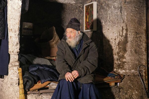 Pe timp de iarnă aproape că nimic nu-i spulberă liniștea călugărului Efimie - Sputnik Moldova