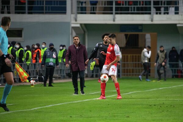 Antrenorul echipei portugheze Braga, Carlos Carvalhal, în timpul meciului din play-off-ul Ligii Europei - Sputnik Moldova