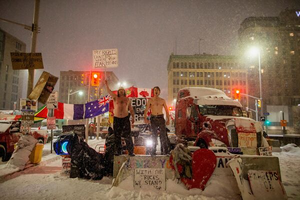 Протест против ограничений, вызванных пандемией коронавируса, в Оттаве, Канада. - Sputnik Молдова