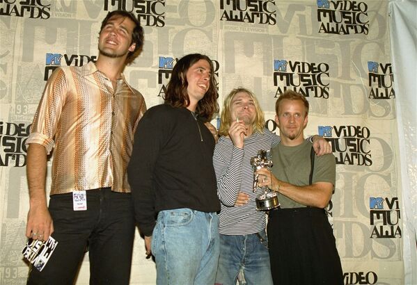 Nirvana позирует после получения награды на 10-й ежегодной церемонии вручения наград MTV Video Music Awards. - Sputnik Молдова