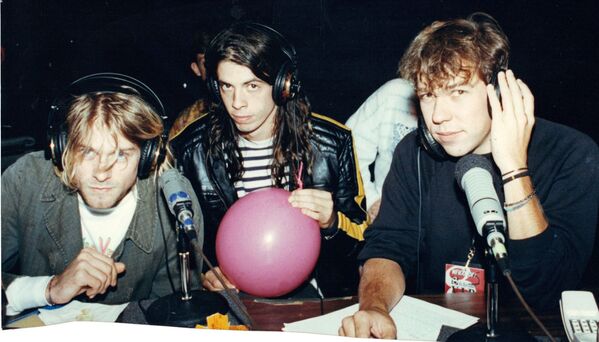 Курт Кобейн и Дэйв Грол дают интервью Курту Сент-Томасу для WFNX в Бостоне, 1991 год. - Sputnik Молдова