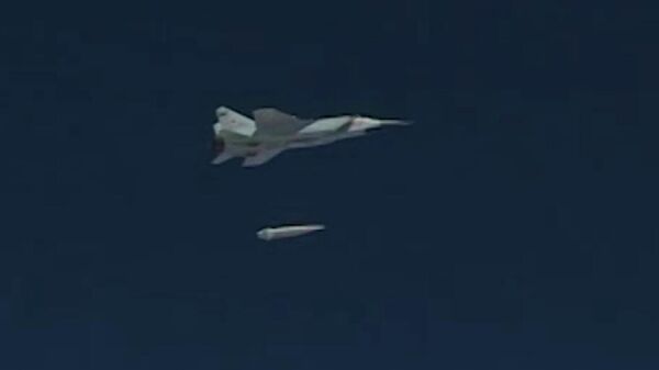 Racheta supersonică Kinjal lansată din avion - Sputnik Moldova