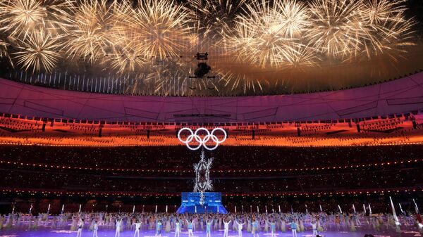 Фейерверк на церемонии закрытия XXIV зимних Олимпийских игр в Пекине - Sputnik Moldova-România