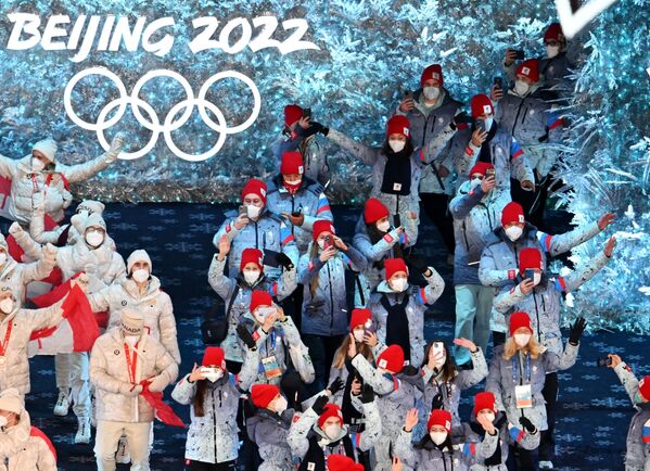 Российские спортсмены, члены сборной России (команда ОКР) на церемонии закрытия XXIV зимних Олимпийских игр в Пекине - Sputnik Молдова