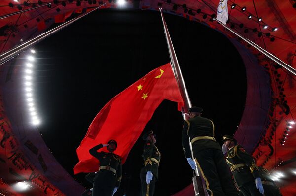 Jocurile Olimpice de la Beijing 2022 - Ceremonia de încheiere - Stadionul Național, Beijing, China - 20 februarie 2022. Steagul Chinei este arborat în timpul ceremoniei - Sputnik Moldova-România