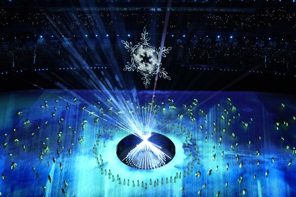 Spectacol pe Stadionul Olimpic în timpul ceremoniei de încheiere a Jocurilor Olimpice de iarnă din 2022, duminică, 20 februarie 2022, la Beijing. - Sputnik Moldova-România