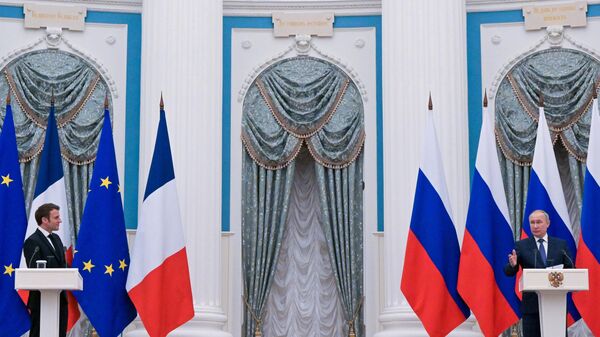 Президент РФ Владимир Путин и президент Франции Эммануэль Макрон на пресс-конференции по итогам переговоров в Кремле. 8 февраля 2022. - Sputnik Молдова