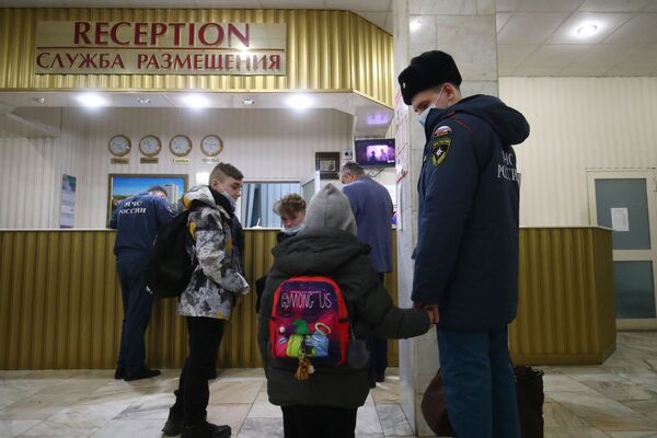 Размещение жителей Донецкой и Луганской народных республик в гостинице Ахтуба в городе Волжском. - Sputnik Молдова