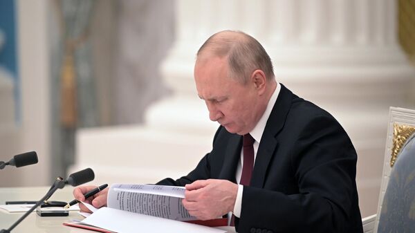 Президент РФ В. Путин подписал указы о признании ЛНР и ДНР - Sputnik Moldova-România