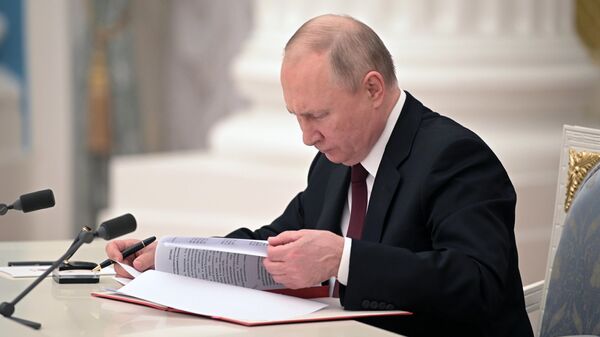 Президент РФ В. Путин подписал указы о признании ЛНР и ДНР - Sputnik Moldova