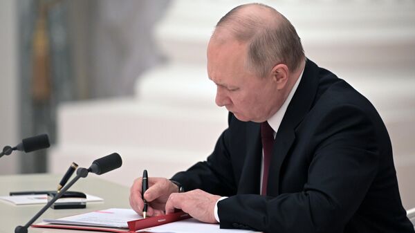 Президент РФ В. Путин подписал указы о признании ЛНР и ДНР - Sputnik Молдова