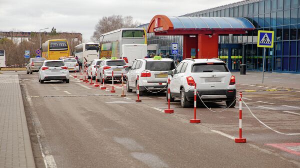 Спыну обещает порядок с такси в Кишиневском аэропорту: готов новый регламент - Sputnik Молдова