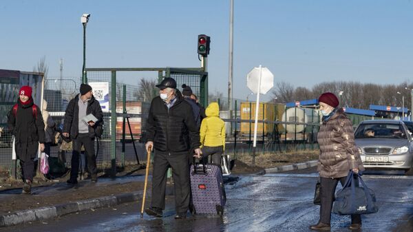 Refugiați din Ucraina la punctele de control de frontiera româno - ucraineană - Sputnik Moldova-România