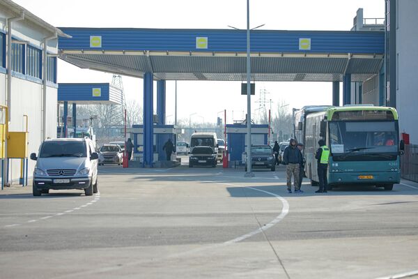 Automobilele pot intra pe teritoriul Republicii Moldova fără carte verde, cu condiția procurării acesteia în termen de 24 de ore. - Sputnik Moldova