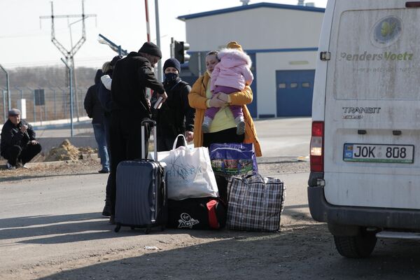 Refugiați din Ucraina sosesc în Moldova - Sputnik Moldova