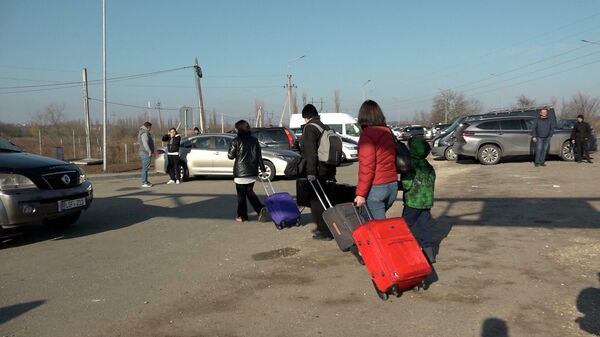 Беженцы из Украины продолжают прибывать в Молдову: что происходит на границе - Sputnik Молдова