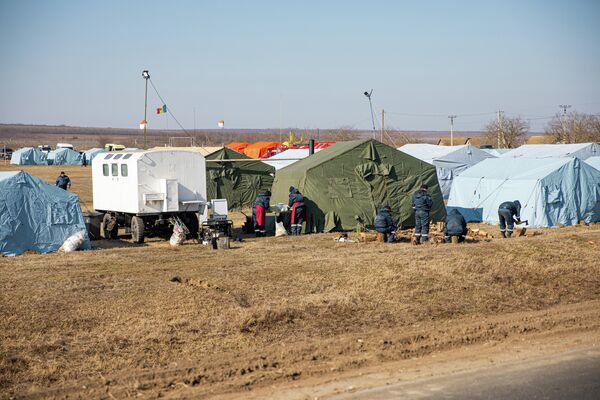 Как сообщили в МВД, цель центров временного размещения – оказание базовой гуманитарной, юридической и продовольственной помощи мигрантам. - Sputnik Молдова