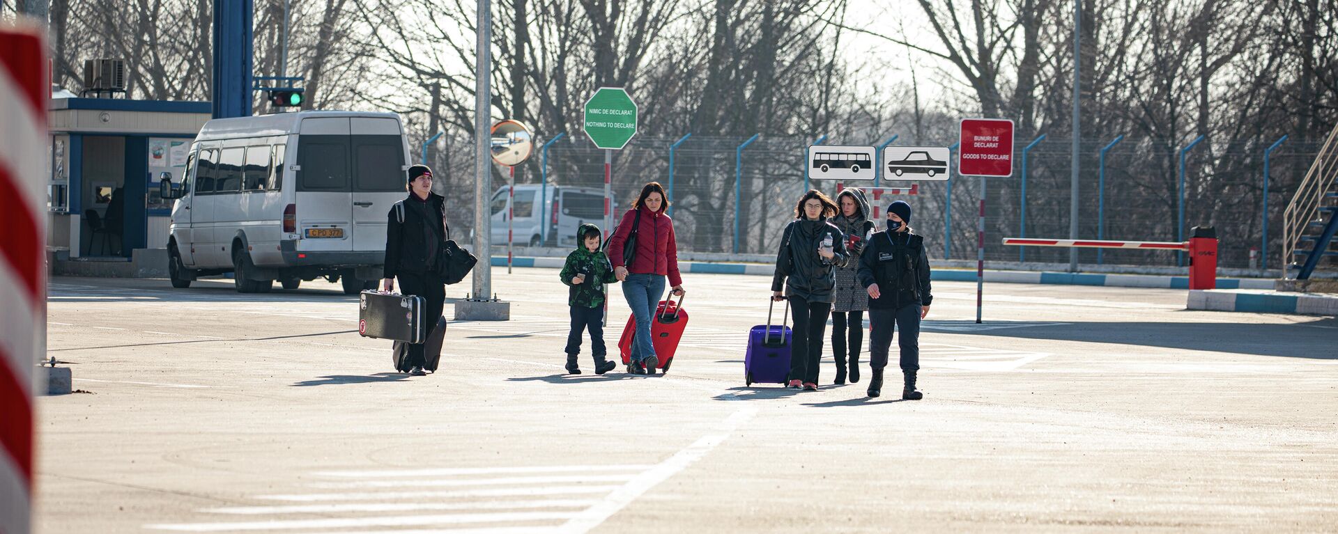 Refugiați ucraineni traversând frontiera de stat moldo-ucraineană pe la punctul de trecere a frontierei din satul Palanca, Republica Moldova. - Sputnik Moldova-România, 1920, 26.03.2022
