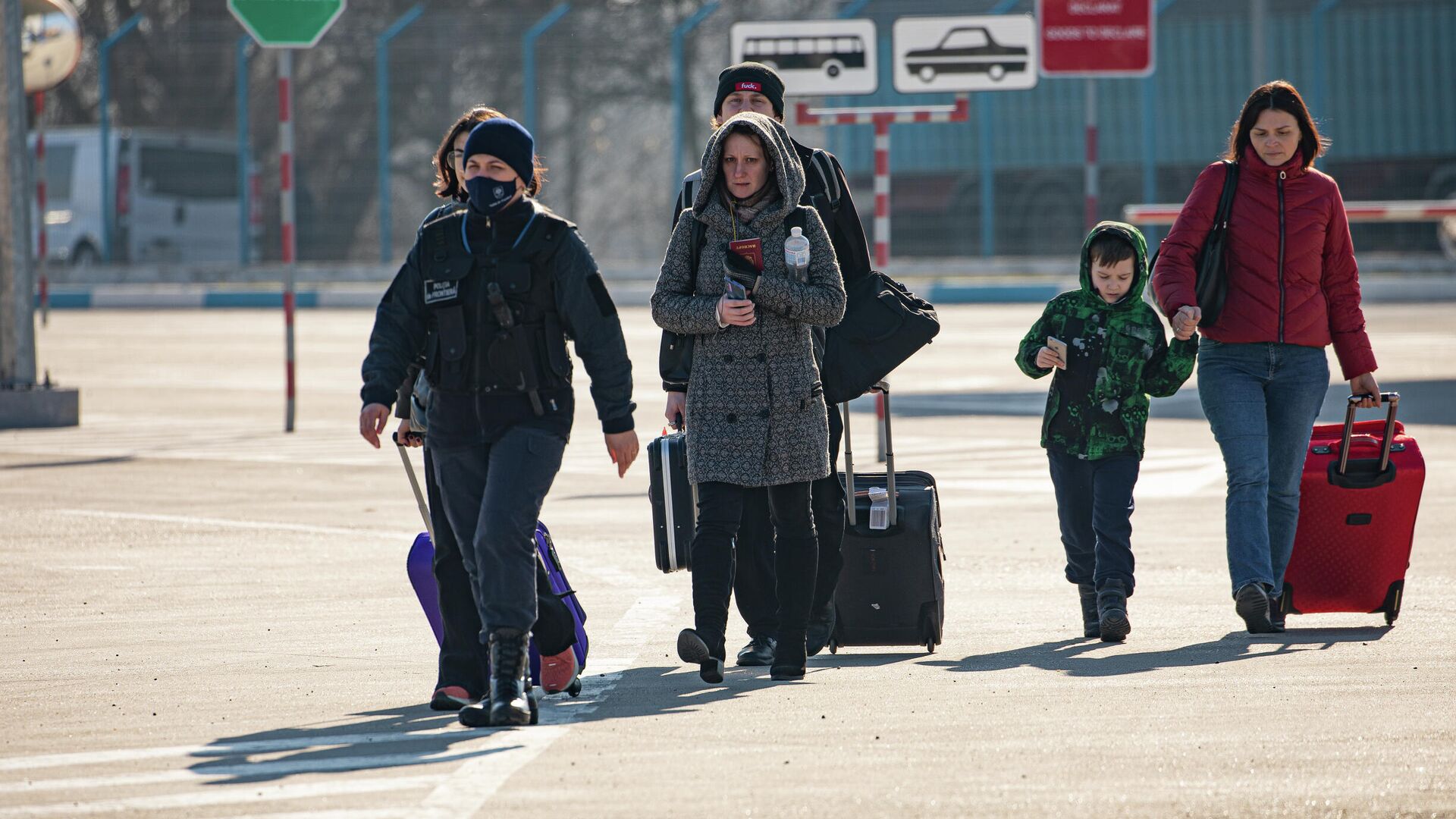 КПП Паланка, через который в Молдову едут украинские беженцы - Sputnik Молдова, 1920, 01.03.2022