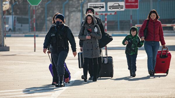 КПП Паланка, через который в Молдову едут украинские беженцы - Sputnik Moldova