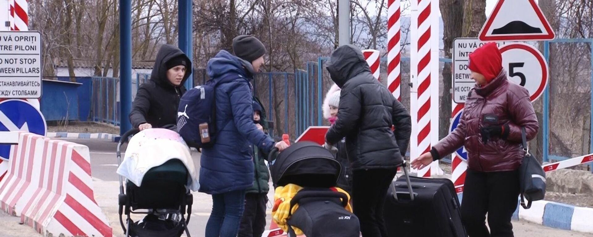 Многие выезжают из Украины с детьми - Sputnik Молдова, 1920, 02.03.2022