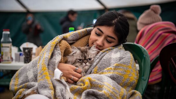 Девушка с котом на границе Словакии и Украины  - Sputnik Moldova-România