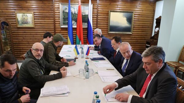 Представители делегаций на российско-украинских переговорах в Белоруссии - Sputnik Молдова