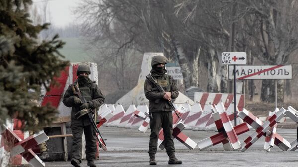 Украинские военнослужащие на блокпосту в Мариуполе. Архивное фото
 - Sputnik Moldova-România