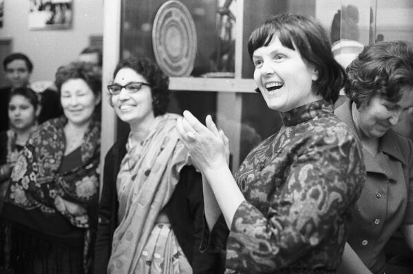 Советско-индийская встреча в Комитете советских женщин, посвященная Международному женскому дню, 1972 год - Sputnik Молдова