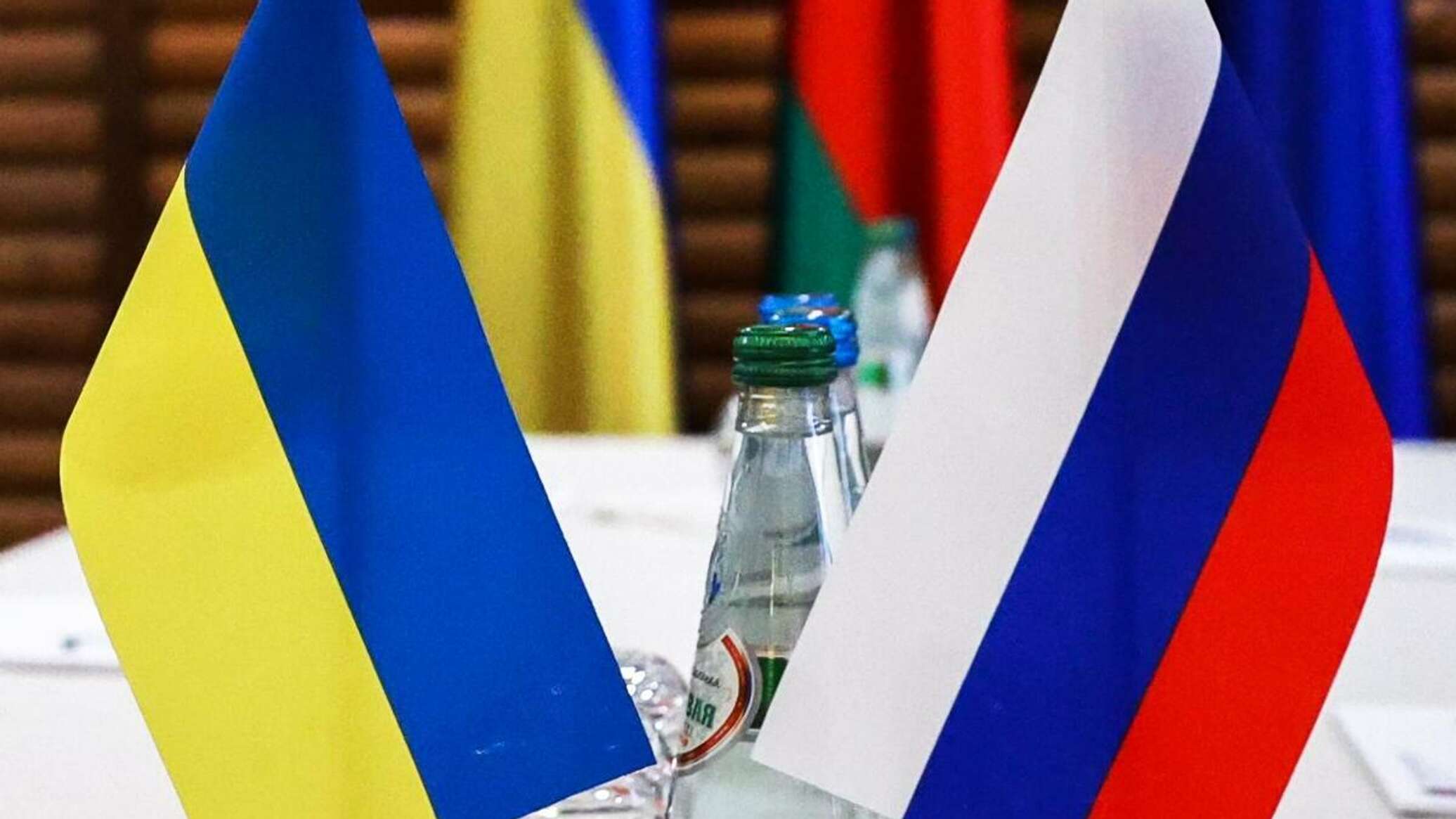 Флаг переговоров. Российско-украинские переговоры. Украина – это Россия. Флаг России и Украины. Переговоры России и Украины.