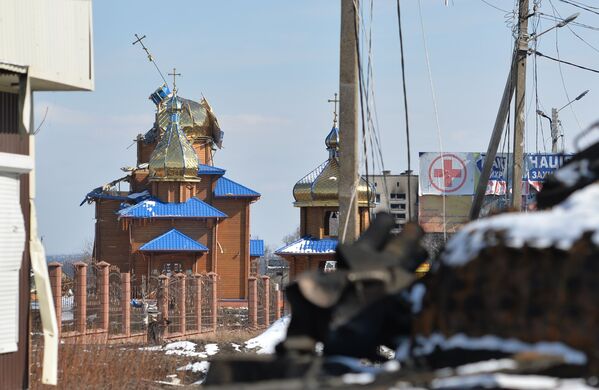 Biserica distrusă de bombardamente în Volnovaha. - Sputnik Moldova