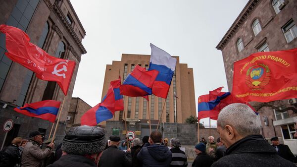 Акция в поддержку России у посольства РФ в Ереване - Sputnik Moldova