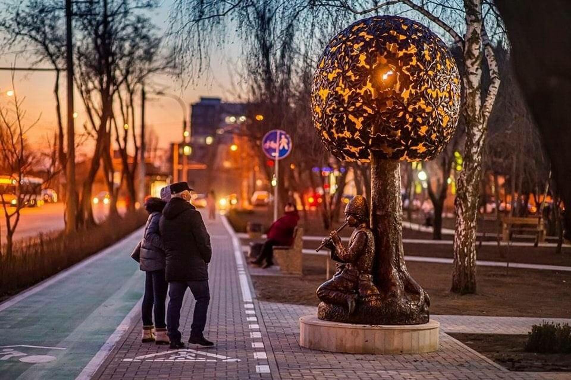 Скульптура Вячеслава Жиглицки в парке на улице Миорица в Кишиневе - Sputnik Молдова, 1920, 20.03.2022