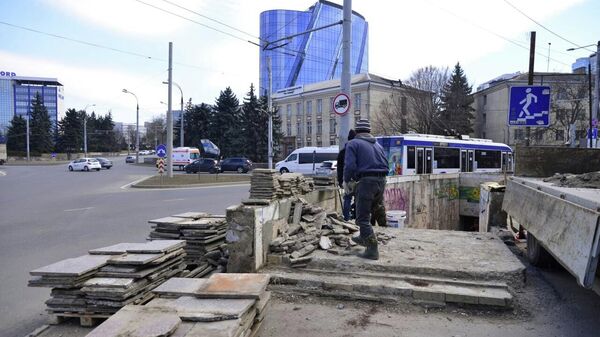 Lucrări de reparație la trecerea subterană din  strada Ion Creangă 2 - intersecţie cu bulevardul Ștefan cel Mare şi Sfânt - Sputnik Moldova