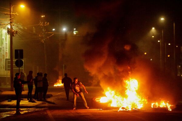 Уличные протесты против роста цен на топливо в Каагуасу, Парагвай. - Sputnik Молдова