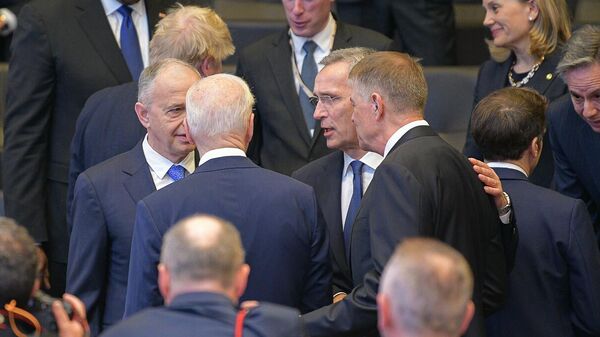 Participarea lui Klaus Iohannis la reuniunea extraordinară a șefilor de stat și de guvern din țările membre NATO - Sputnik Moldova-România