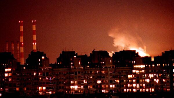 Пламя от взрыва озаряет горизонт Белграда  - Sputnik Молдова