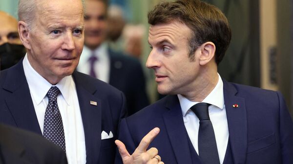 Joe Biden și Emmanuel Macron - Sputnik Moldova-România