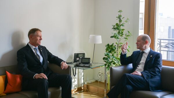 Întrevederea lui Klaus Iohannis cu Cancelarul Republicii Federale Germania, Olaf Scholz, în marja reuniunii Consiliului European - Sputnik Moldova-România